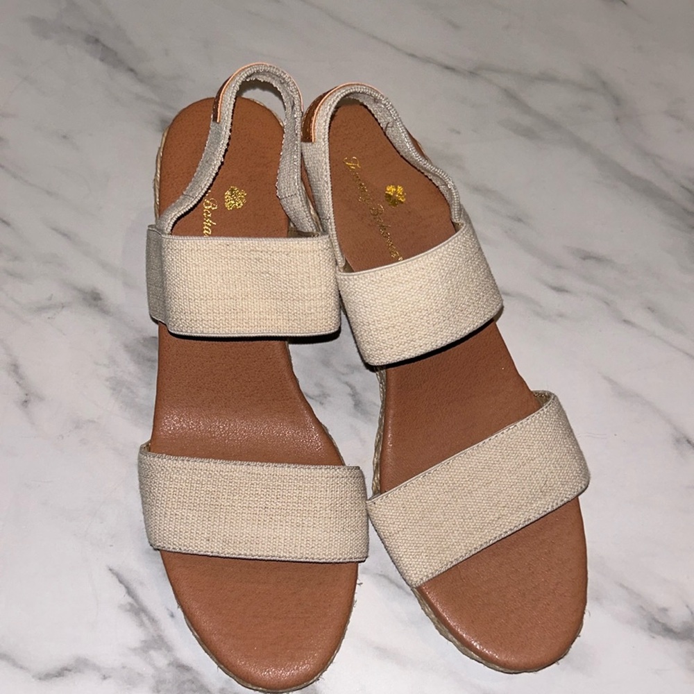 TOMMY BAHAMA Sakura Back Strap Beige
Wedge Sandals